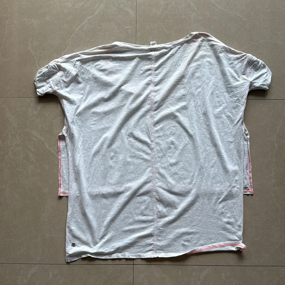 Lululemon High low short sleeve t shirt size 6 | Lag & Lore Style